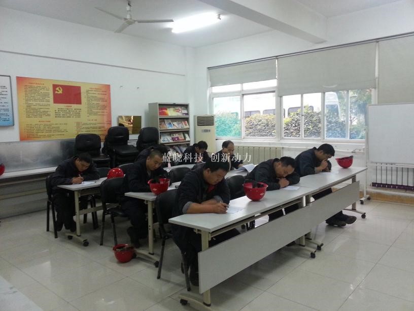 爭(zhēng)創(chuàng)生產(chǎn)操作優(yōu)秀標(biāo)兵 為生產(chǎn)穩(wěn)定提供保障 爭(zhēng)創(chuàng)生產(chǎn)操作優(yōu)秀標(biāo)兵 為生產(chǎn)穩(wěn)定提供保障