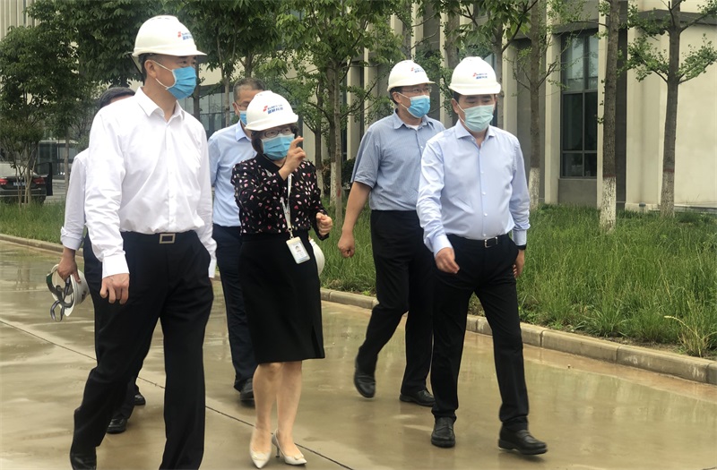 陜西省省長(zhǎng)劉國(guó)中、西安市市長(zhǎng)李明遠(yuǎn)一行調(diào)研高陵藍(lán)曉產(chǎn)業(yè)園