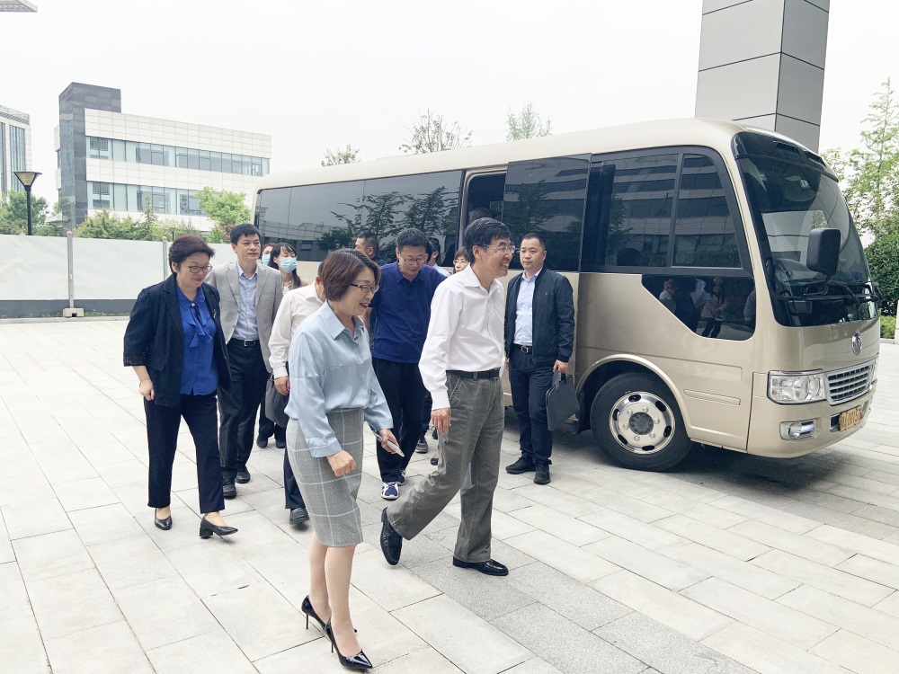 國(guó)務(wù)院發(fā)展研究中心領(lǐng)導(dǎo)蒞臨藍(lán)曉科技調(diào)研 國(guó)務(wù)院發(fā)展研究中心領(lǐng)導(dǎo)蒞臨藍(lán)曉科技調(diào)研