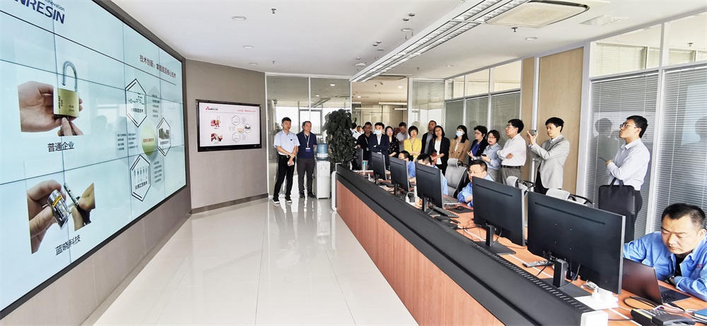 國(guó)務(wù)院發(fā)展研究中心領(lǐng)導(dǎo)蒞臨藍(lán)曉科技調(diào)研 國(guó)務(wù)院發(fā)展研究中心領(lǐng)導(dǎo)蒞臨藍(lán)曉科技調(diào)研